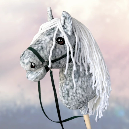 Koń na kiju Hobby Horse - Siwa w hreczkę , Szary z jasnymi włosami PREMIUM rozm. A4