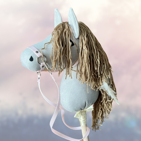 Hobby Horse Konienakiju dla dzieci - Isabella Beżowy z brązową grzywą + kantar i wodze A4 Mały