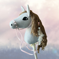 Hobby Horse Konienakiju dla dzieci - Isabella Beżowy z brązową grzywą + kantar i wodze A4 Mały